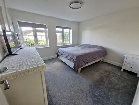 Beverley Gardens, Maidenhead - Photo 5