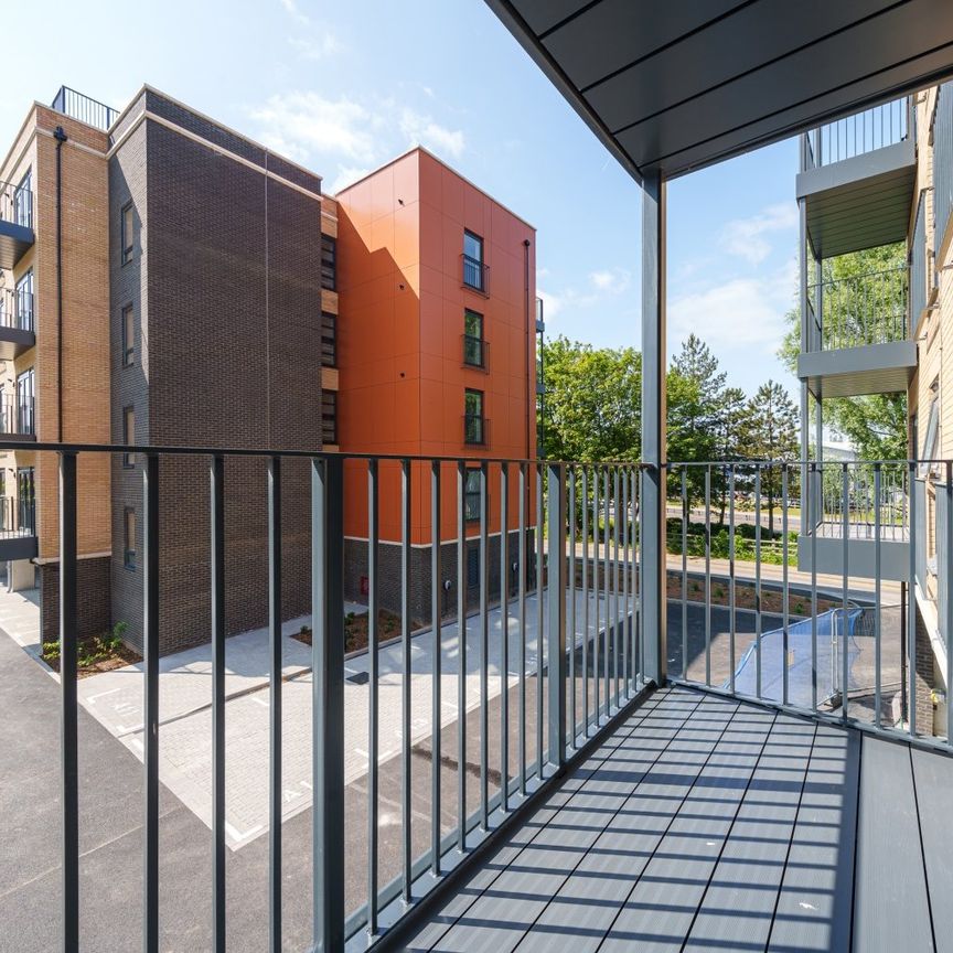 Flat to rent - Barley Close, Greenhithe, DA9 - Photo 1