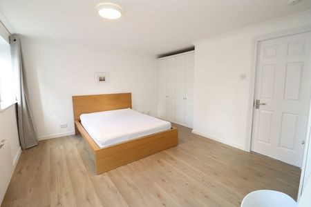 Room in a Shared Flat, London, E14 - Photo 2