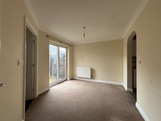 4 bedroom semi-detached house to rent - Photo 1