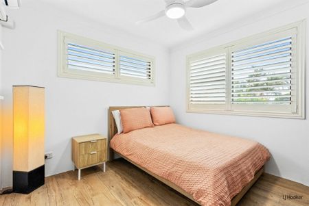 RENOVATED TWO BEDROOM BEACHSIDE APARTMENT - Photo 5