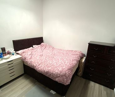 £1,150 PCM, Two Bedroom Duplex with Private Enclosed Garden in Corp... - Photo 2