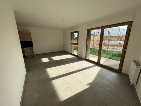 Location Appartement 3 pièces 65m² LILLE 59000 - Photo 3