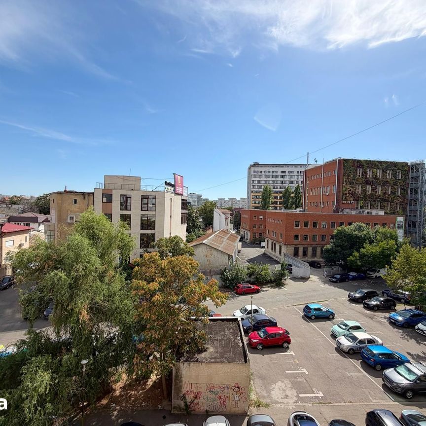 Unirii Boulevard Signature Studio ◦ Spa Balcony & Housekeeping ◦ - Photo 1