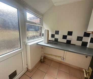 3 bedroom terraced house to rent - Photo 6