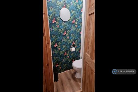 3 bedroom flat to rent - Photo 2