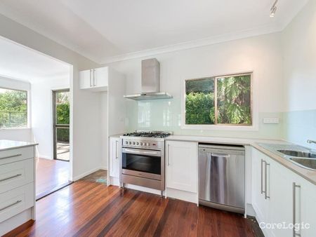 10 Melinda Street, Southport QLD 4215 - House For Rent | Domain - Photo 4