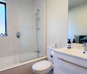 Sunny & Effortlessly Easy Living in Woodend - Photo 3