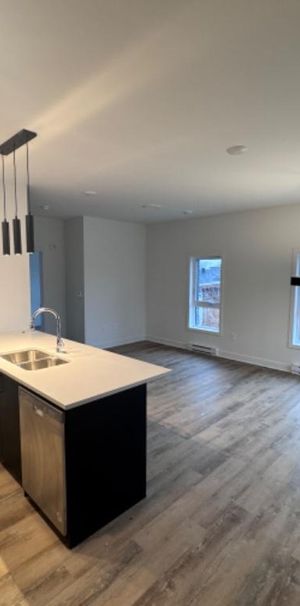 Grand 3.5 Disponible pour occupation immédiate au 20 Gilmour Châteauguay - Photo 1