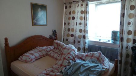 3 bedroom flat to rent - Photo 4
