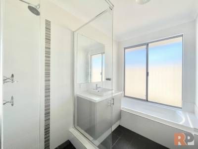 3 Bedroom Dual Key Property in a Great Location - Photo 2