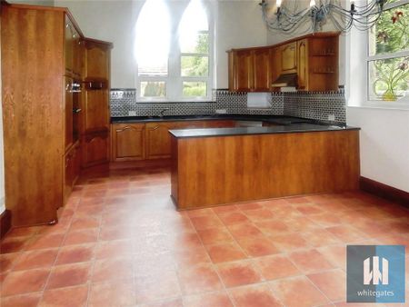 4 bedroom apartment to rent - Photo 3
