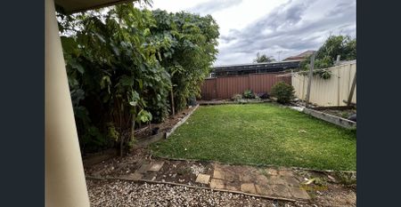 Three bedroom - Duplex *** LOCATION... LOCATION... LOCATION... - Photo 5