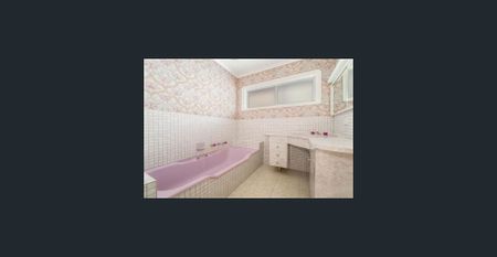 Cozy 3 Bedroom, 1 Bathroom Rental in an Ideal Location! - Photo 2