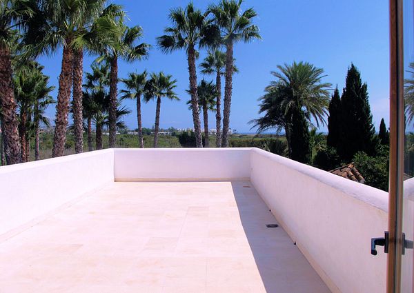 Villa close to the beach, very unusual architecture, on prestigious Paseo del Parque