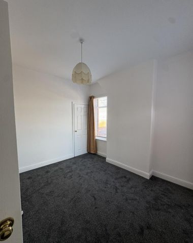 3 bedroom end of terrace house to rent - Photo 4
