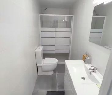 Avinguda de lOnze de Setembre, El Prat de Llobregat, Catalonia 08820 - Photo 3