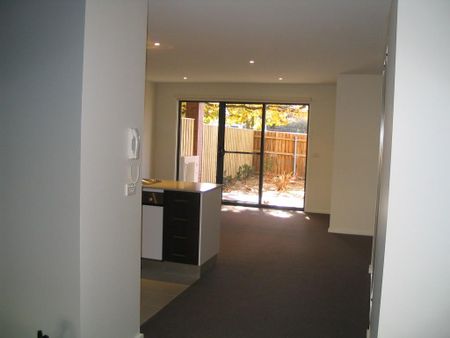 Cosy Ground Floor Lyneham Apartment - Photo 5