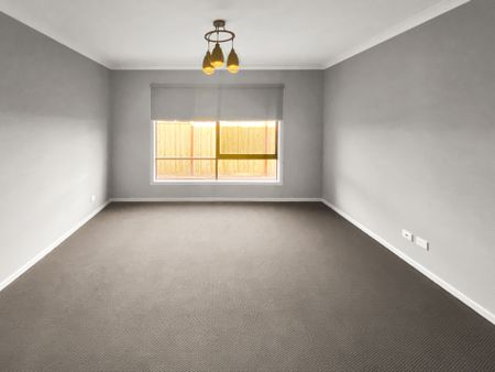 DELIGHTFUL FAMILY LIVING IN DELARAY ESTATE! - Photo 5