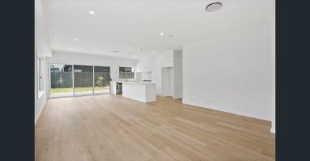 The smell of 'Brand New' - Photo 3