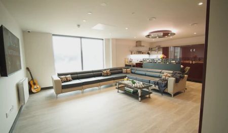 Platinum En-suite Serviced Apartment - Photo 2