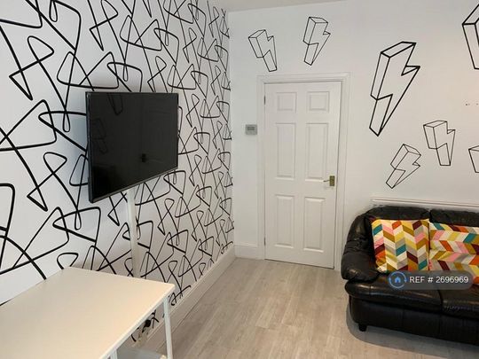 4 bedroom terraced house to rent - Photo 1