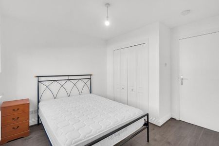 4 bedroom terraced house to rent - Photo 3