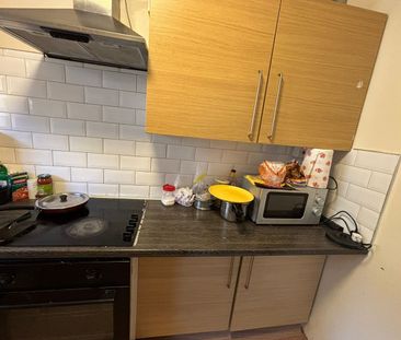 4 Bed Flat, Bernwood House, N4 - Photo 2