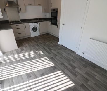 3 bedroom semi-detached house to rent - Photo 3