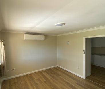Spacious 4 bedroom home - Photo 1