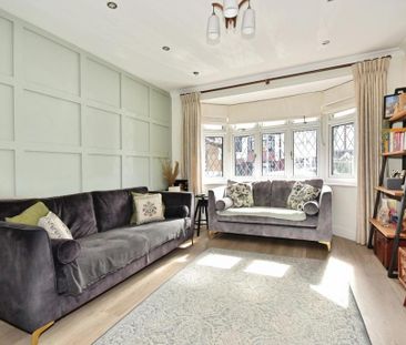 4 bedroom end of terrace house to rent - Photo 1