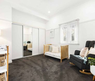 Classic Charm Meets Modern Comfort in the Heart of South Toowoomba - Photo 2