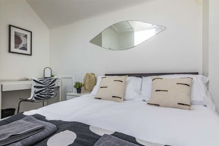 4 bed Mid Terraced House for Rent - Photo 2