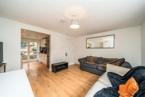 4 bedroom terraced house to rent - Photo 1