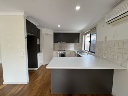 Spacious Three Bedroom Home in Central Ballina - Photo 2