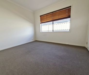 A calm and private court-side lifestyle - Photo 4