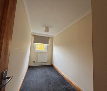 3 bedroom end of terrace house to rent - Photo 4