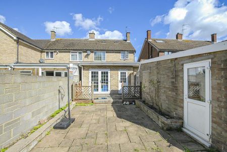 3 bedroom semi-detached house to rent - Photo 2