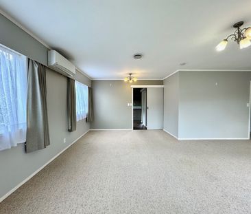 Unit 1, 27 Butley Drive, Farm Cove, Auckland - Photo 2