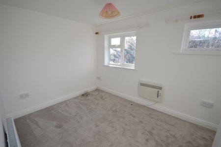 2 bedroom end of terrace house to rent - Photo 4
