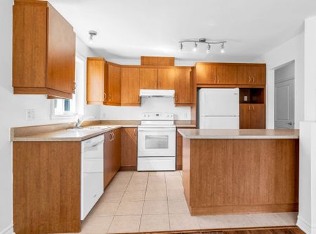 Appartement à louer - Saint-Basile-le-Grand (Montagne) Appartement à louer - Saint-Basile-le-Grand (Montagne) - Photo 2