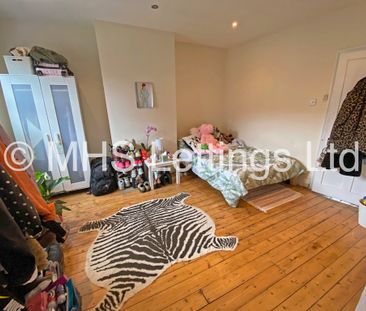 3 Bedroom Mid Terraced House for rent in Beechwood View - Photo 4