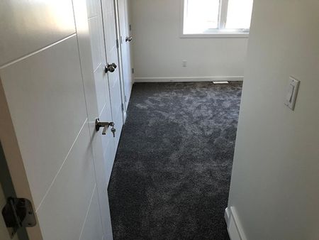 Kensington - 3 Bedroom/2.5 Bathroom - Upper Unit - 231 McArthur Cres - Photo 5