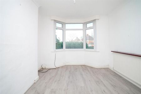 3 bedroom semi-detached bungalow to rent - Photo 4