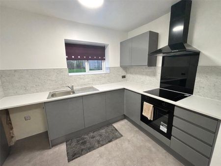 3 bedroom semi-detached house to rent - Photo 5