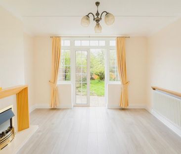 3 bedroom House To Let Total Size: 1045 SQ FT - Photo 4