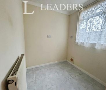 3 bedroom terraced house to rent - Photo 6