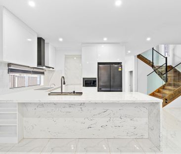 Spacious 6-Bedroom Family Home Now Available To Rent - Photo 1