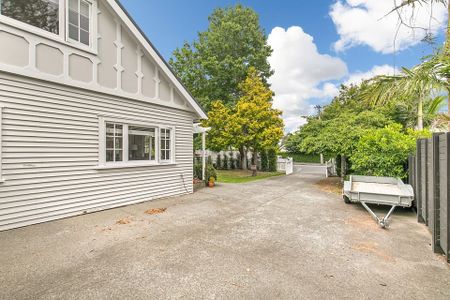 Beautiful Family home with pool. Non - Furnished - Photo 5