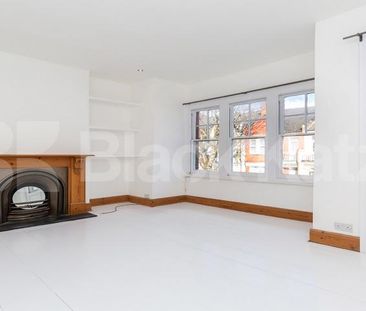 Stunning split level two bed with balcony and period features. - Photo 1